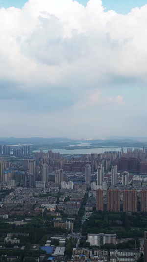 航拍城市蓝天白云晴朗天空自然天气街景素材交通素材53秒视频