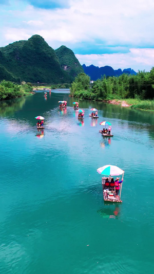 遇龙桥及遇龙河竹筏游客旅游风光航拍旅游经济55秒视频