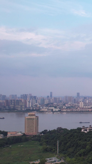 航拍城市公益互联网信号塔地标天际线素材城市素材62秒视频