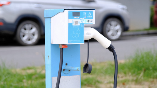 环保节能新能源汽车充电实拍素材视频