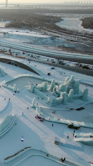 哈尔滨冰雪大世界艺术冰雕纪念日20秒视频