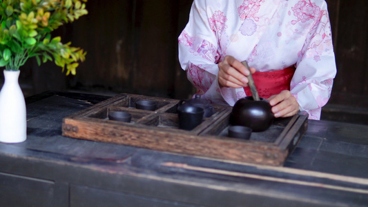 女性日式和服冲泡茶动作视频