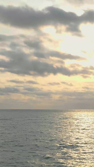 实拍海边码头渔船日出视频素材海边日出14秒视频