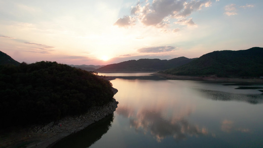 湖泊湿地日落夕阳自然风光4k航拍视频