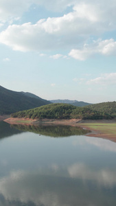 蓝天白云湖泊湿地自然风光航拍视频