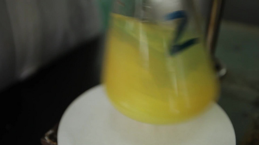 烧杯试管蒸馏瓶化学实验检测视频
