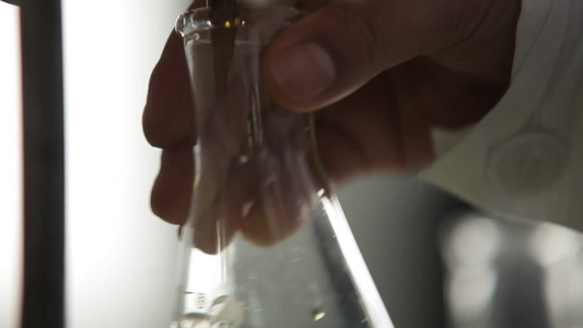烧杯试管蒸馏瓶化学实验检测视频