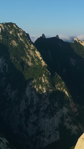 陕西华山东峰鹞子翻身航拍旅游景点视频