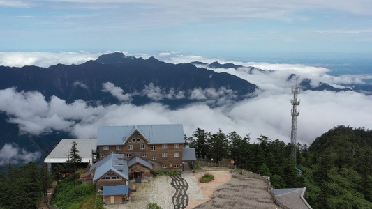 西岭的雪山顶风景视频