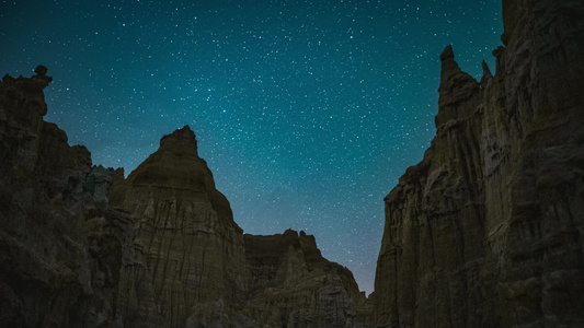 8K云南土林银河星空星轨视频