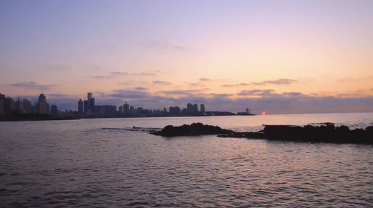 青岛浮山湾海上日出全过程视频