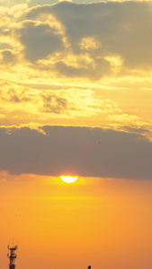 夕阳西下太阳特写延时视频天空空镜视频