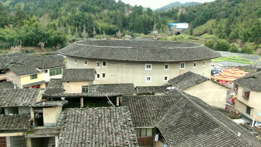 福建龙岩土楼航拍低空围绕视频