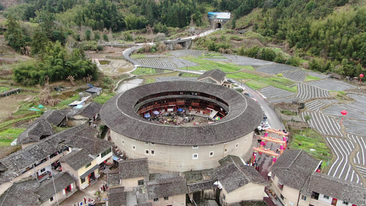 农田土楼围绕视频