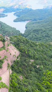 5A风景区弋阳龟峰悬崖峭壁上的栈道航拍中国丹霞视频