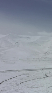 航拍青藏线雪山奇观视频