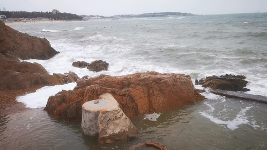 波涛汹涌大海海浪浪花实拍礁石岛屿视频