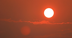 日出时红色的朝霞和太阳43秒视频