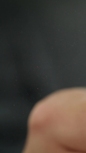大拇指按压玻璃显现指纹特写亚洲人16秒视频