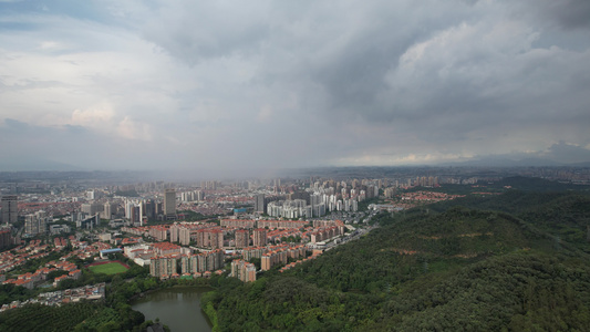 航拍城市局部降雨视频