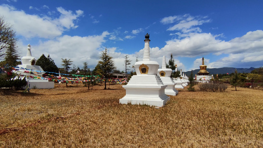 实拍蓝天白云经幡金塔西藏风景 视频