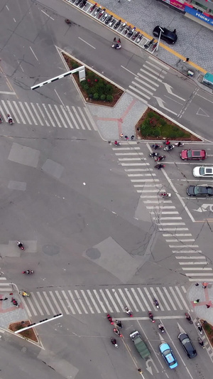 航拍三线城市十字交叉路口城市航拍23秒视频