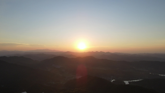 航拍夕阳下大自然山川河流森林视频