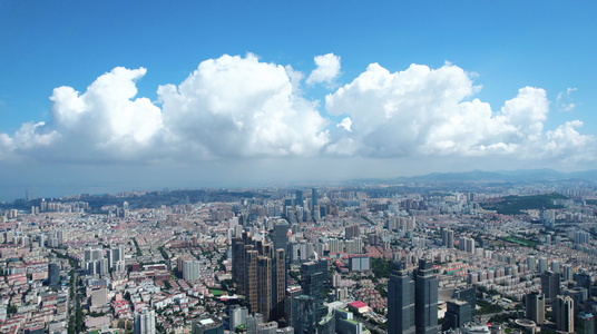 4K航拍青岛城市上空的浮云视频
