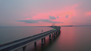4K航拍青岛跨海大桥红色夕阳34秒视频