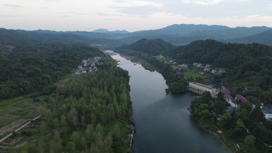 航拍田野乡村青山绿水视频