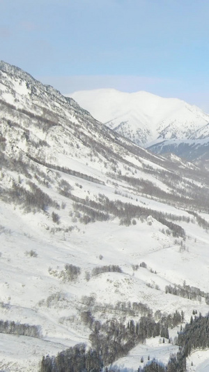 航拍冬天冰封雪山自然风光42秒视频
