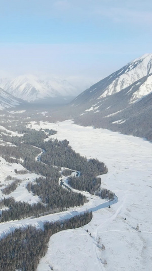 航拍冬天冰封雪山自然风光42秒视频