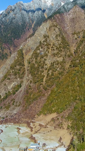 云南梅里雪山下雨崩村神女峰视频