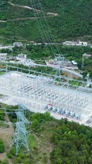 航拍中国西部山区基建电力设施变压器64秒视频
