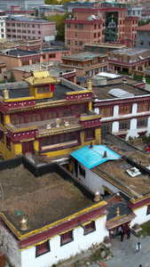 航拍4A理塘千户藏寨景区仓央嘉措纪念馆视频旅游景点视频