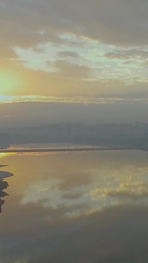镜面湖景日出日落航拍城市新形象43秒视频