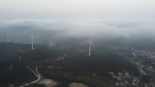 高山风力发电航拍视频