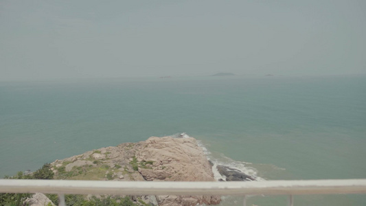 海边礁石海景[巨礁]视频