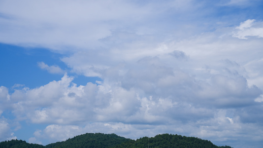 延时摄影山顶蓝天白云天空自然气候流动的云4k素材视频