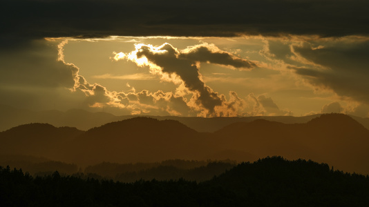 延时摄影山顶落日晚霞夕阳天空阳光下流动的云自然气候4k素材视频