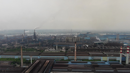航拍大型钢铁制造生产厂[造出]视频