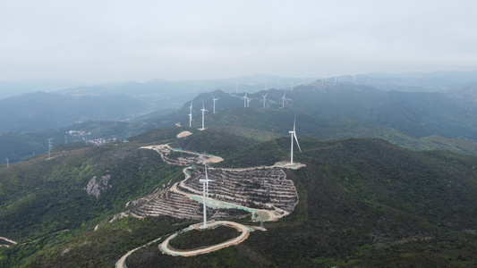 高山风力发电航拍视频