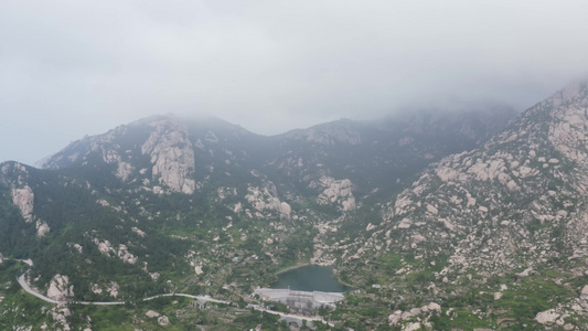 远处海边山脉山村视频