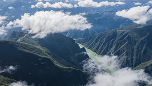 8K长江三峡巫峡眺望神女峰4A景区航拍视频10秒视频