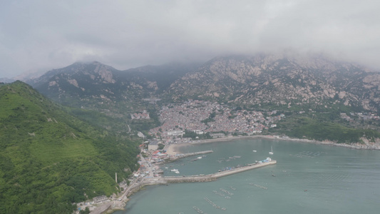 远处海边山脉山村视频