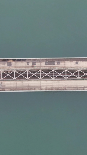 航拍跨河大桥垂直航拍20秒视频