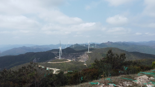 高山风力发电航拍视频