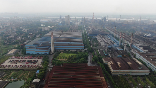 航拍大型钢铁制造生产厂[造出]视频