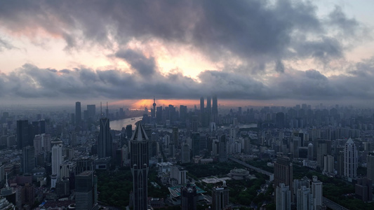 上海东方明珠陆家嘴城市航拍平流雾黄浦江视频