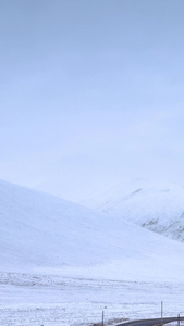 西藏高海拔山脉仲拉山白雪皑皑延时视频旅游目的地视频